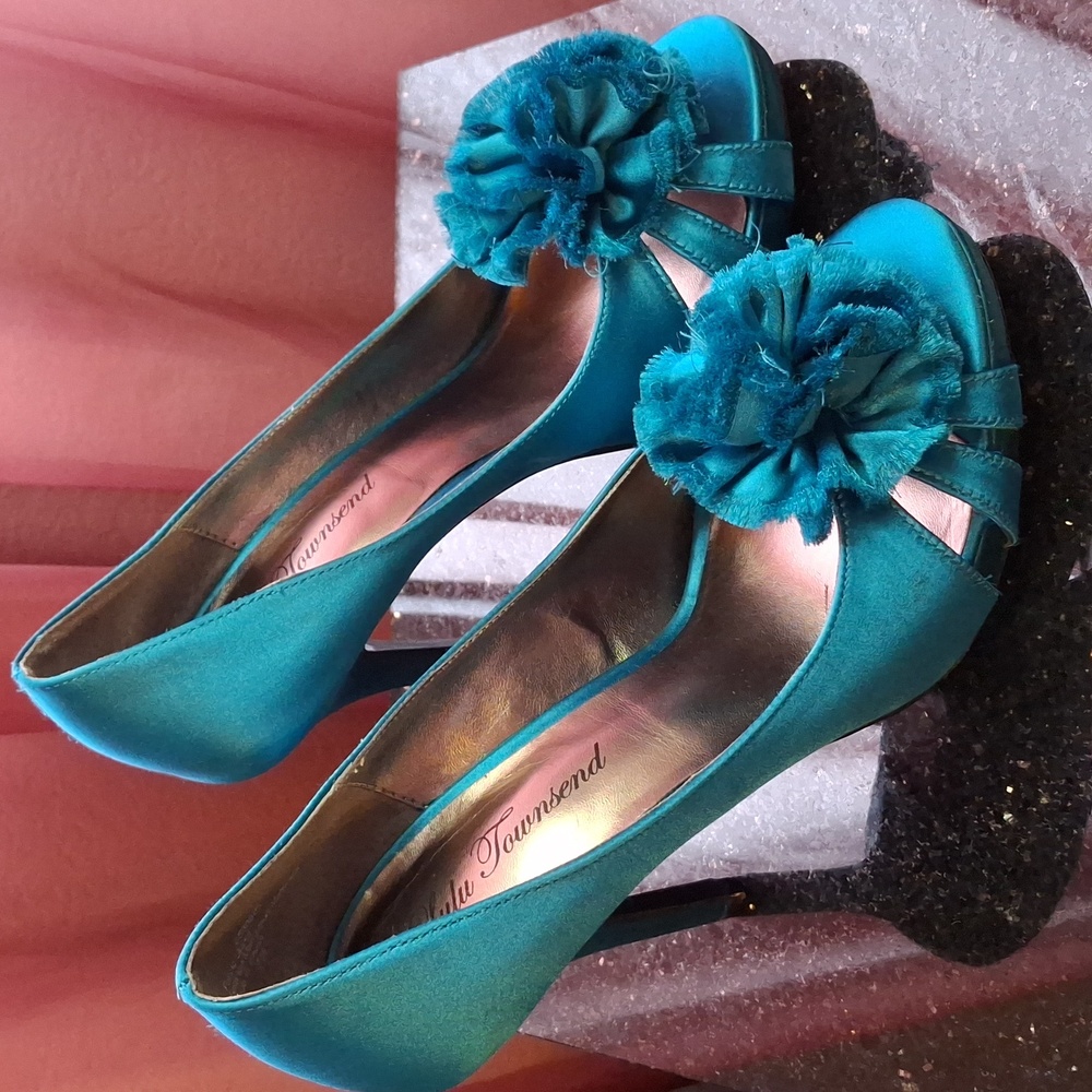 Lulu Townsend Turquoise Flower Heels - Picture 4 of 8
